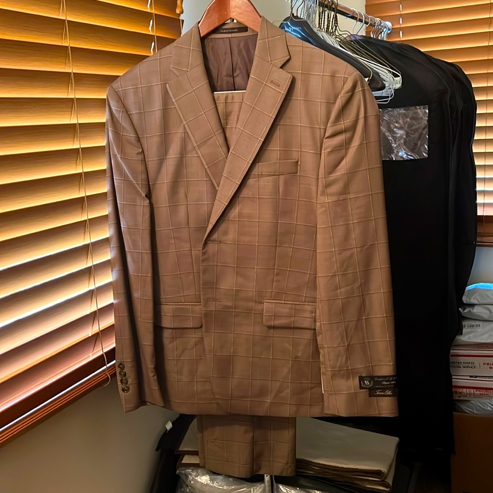 Very Handsome Tasso Elba Men’s Wool Suit, Brand New.